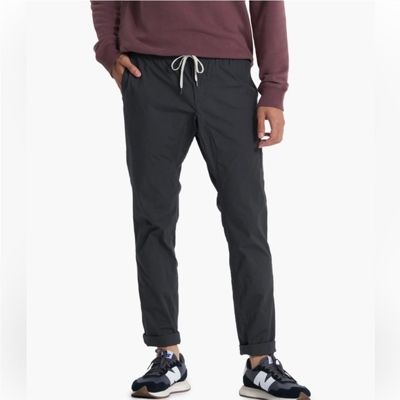 Vuori men's Ripstop climber brown track pants size S